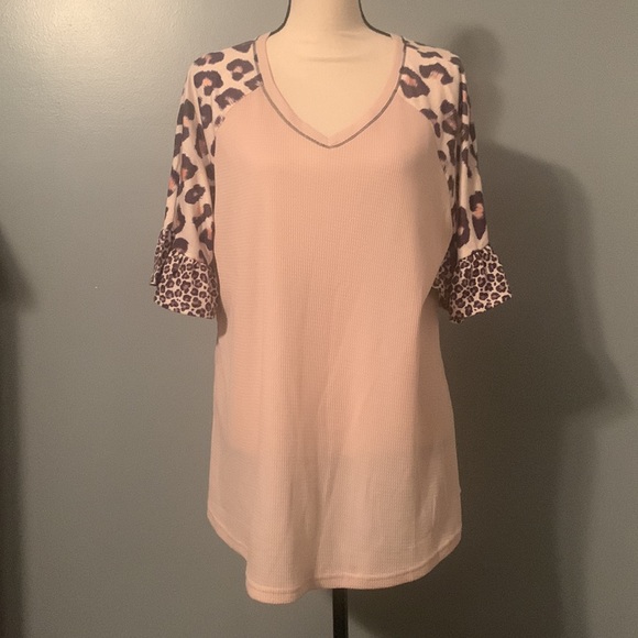 Tan Waffle Knit Leopard Sleeve Top NWT - Picture 2 of 8